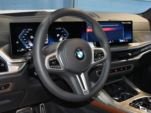 Used 2025 BMW X7 M60i AWD/4WD image 2
