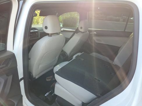 Used 2018 Volkswagen Tiguan SEL Premium w/ R-Line Package AWD/4WD image 5