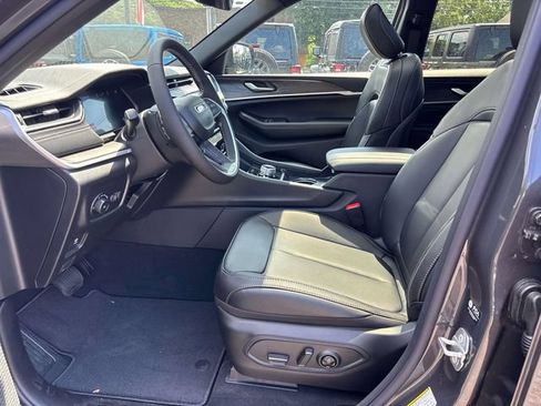 New 2026 Jeep Grand Cherokee Limited w/ Limited Altitude Package AWD/4WD image 6