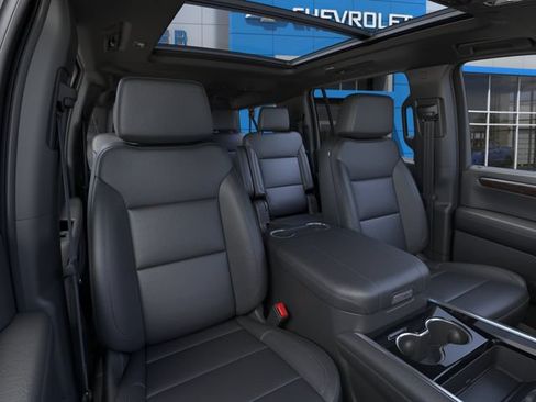 New 2026 Chevrolet Suburban Z71 w/ Comfort Package AWD/4WD image 16