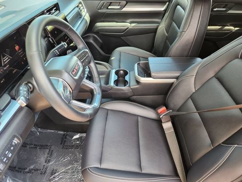 Used 2025 GMC Terrain Elevation w/ Elevation Premium Package AWD/4WD image 4