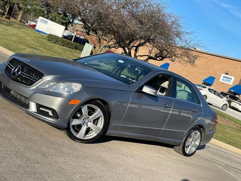 Used 2011 Mercedes-Benz E 350 4MATIC Sedan image 3