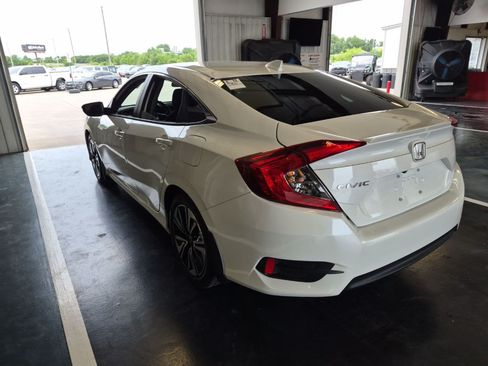 Used 2018 Honda Civic EX-T image 4