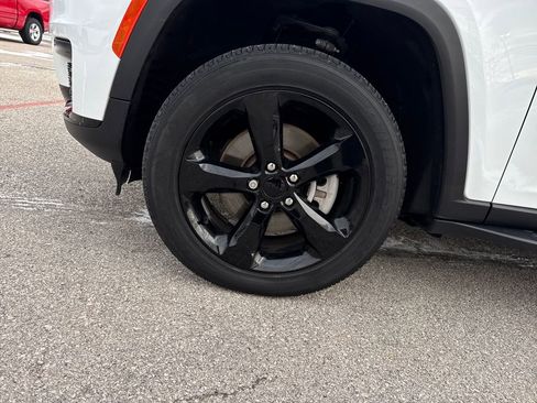 Certified 2023 Jeep Grand Cherokee L Laredo image 40