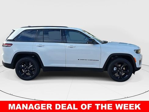 Used 2023 Jeep Grand Cherokee Limited w/ Luxury Tech Group II image 2