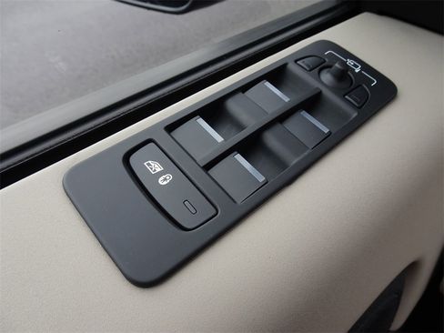 Used 2024 Land Rover Discovery Sport S image 21