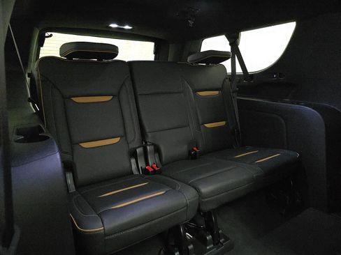 Used 2023 GMC Yukon XL AT4 image 7