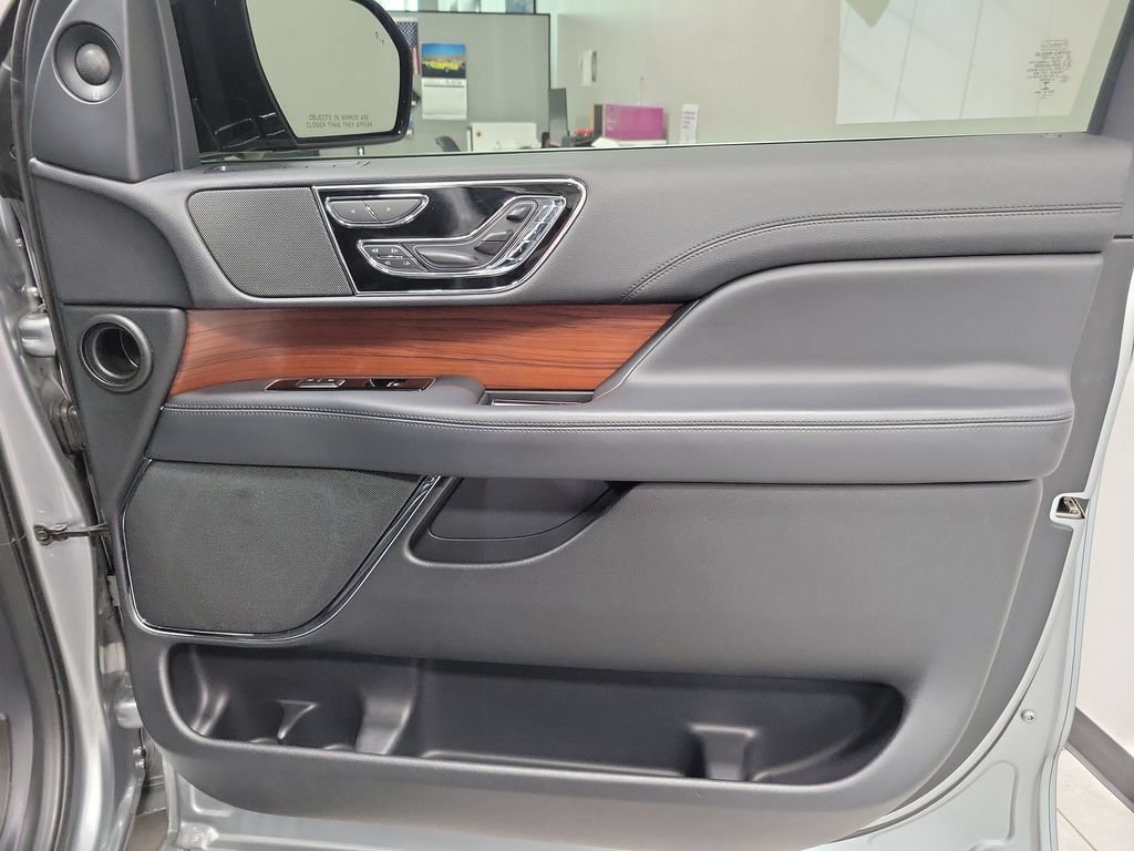 Used 2022 Lincoln Navigator Reserve AWD/4WD image 24