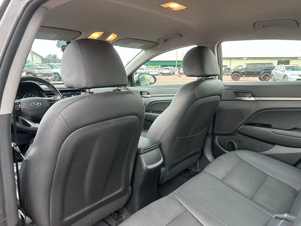 Used 2020 Hyundai Elantra Limited w/ Cargo Package (C1) FWD image 23