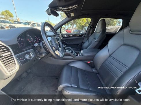 Used 2023 Porsche Cayenne AWD/4WD image 11