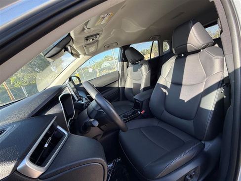 Used 2022 Toyota Corolla Cross XLE image 10