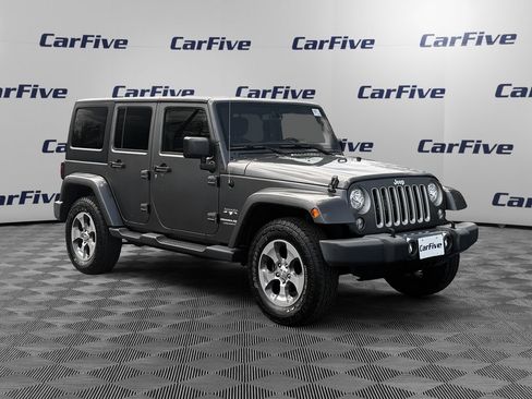 Used 2018 Jeep Wrangler Unlimited Sahara w/ Connectivity Group AWD/4WD image 7