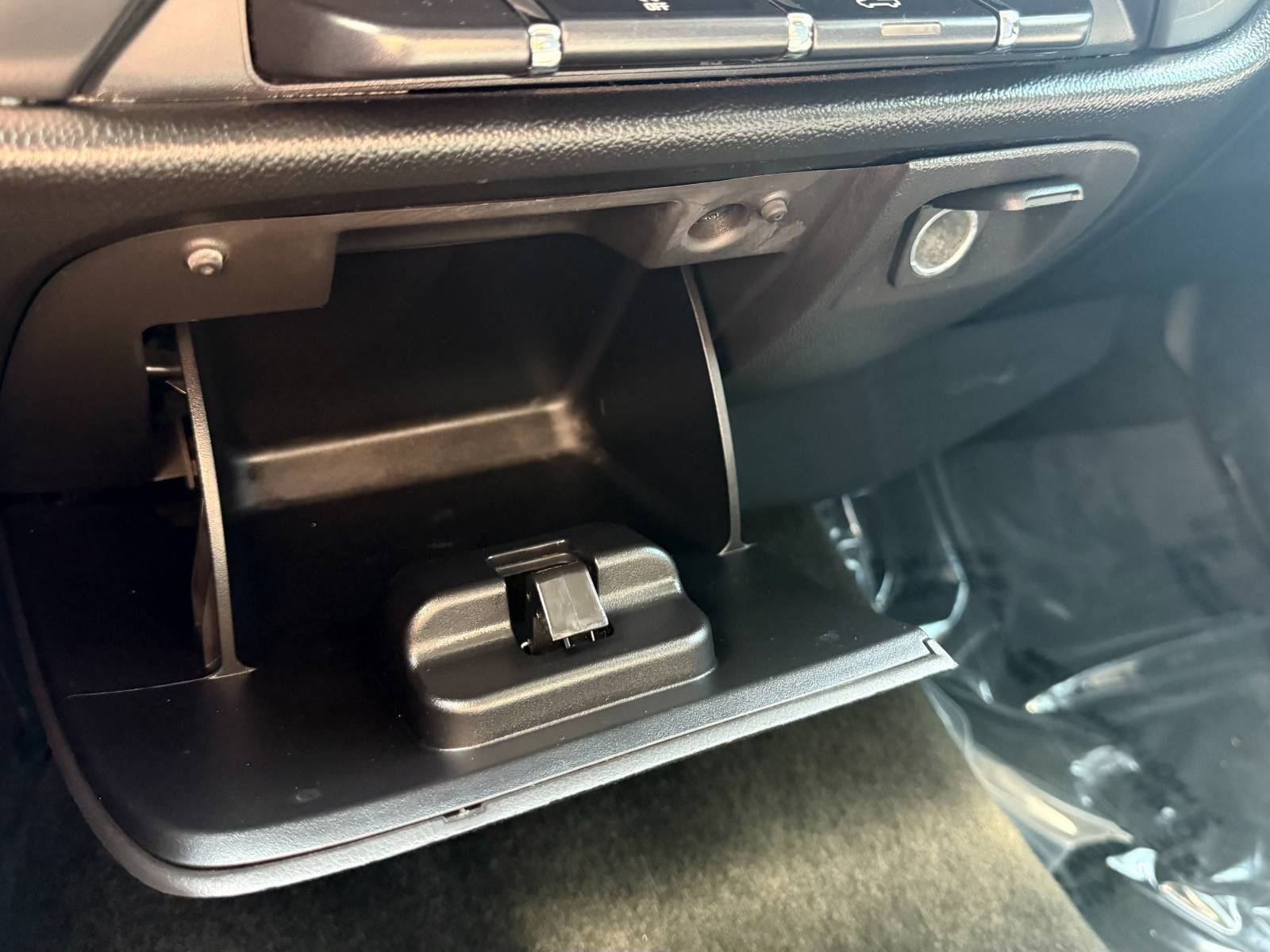 Used 2017 Chevrolet Silverado 1500 LT AWD/4WD image 26