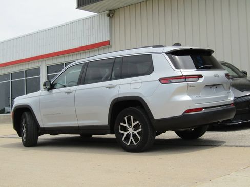 Used 2023 Jeep Grand Cherokee L Limited AWD/4WD image 10