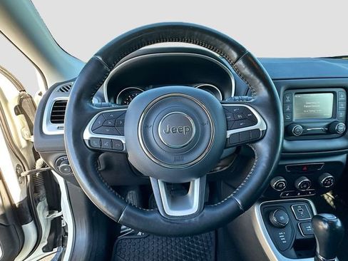 Used 2018 Jeep Compass Latitude w/ Cold Weather Group image 11