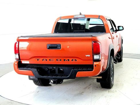 Used 2018 Toyota Tacoma TRD Off-Road w/ Technology Package AWD/4WD image 5