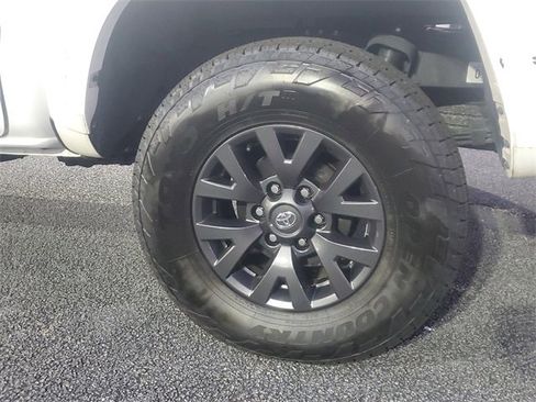 Used 2022 Toyota Tacoma 2WD Double Cab image 7