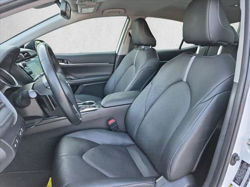 Used 2020 Toyota Camry XSE FWD image 11