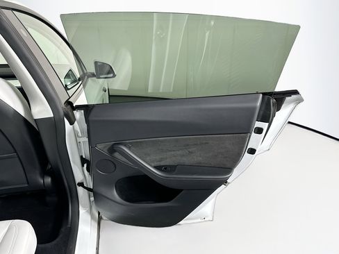 Used 2023 Tesla Model Y Long Range AWD/4WD image 28