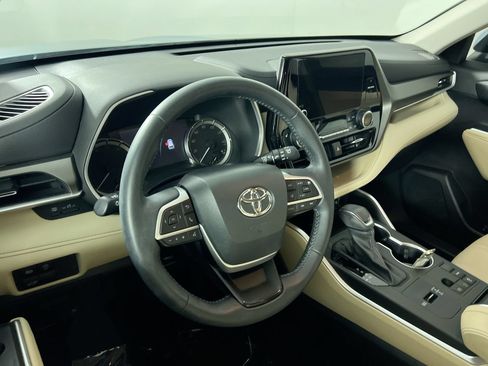 Used 2023 Toyota Highlander XLE FWD image 27