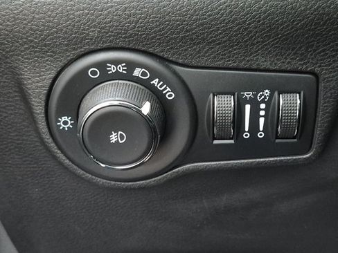 Used 2023 Jeep Compass Latitude w/ Sun and Sound Group AWD/4WD image 15