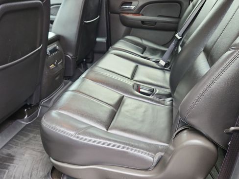 Used 2014 Chevrolet Suburban LT w/ Luxury Package image 9