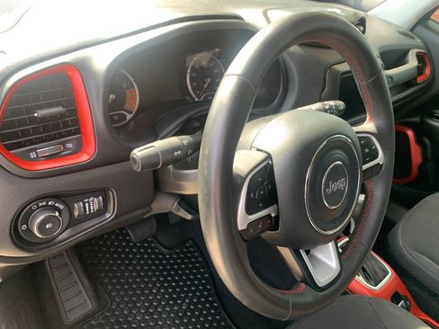 Used 2020 Jeep Renegade Trailhawk w/ Popular Equipment Group AWD/4WD image 18