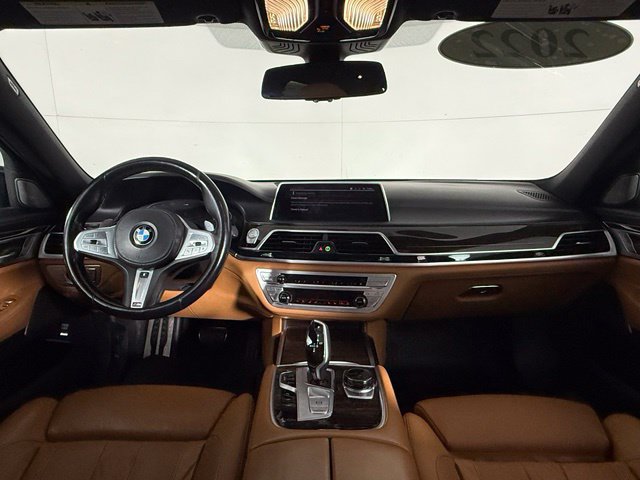Used 2022 BMW 740i w/ M Sport Package RWD image 15