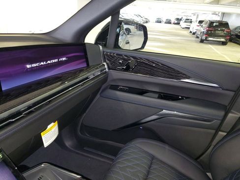 New 2026 Cadillac Escalade IQL Luxury image 21