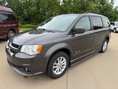 Used 2019 Dodge Grand Caravan SXT FWD image 1