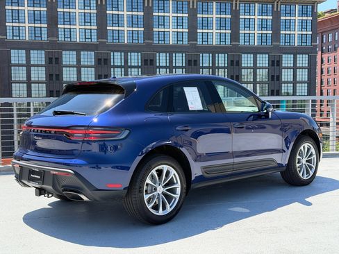 Used 2026 Porsche Macan AWD/4WD image 7