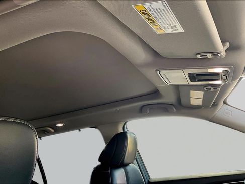Used 2025 Honda Pilot Touring image 14