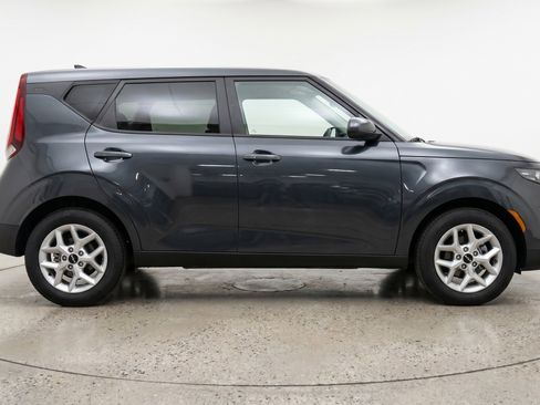 Used 2025 Kia Soul LX w/ LX Technology Package FWD image 11
