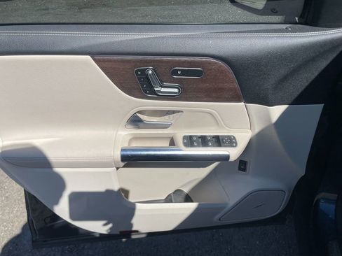 Used 2021 Mercedes-Benz GLA 250 4MATIC image 11