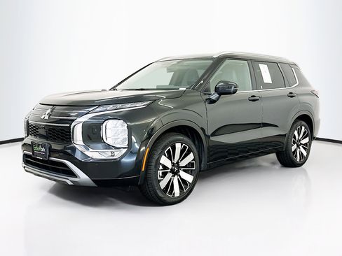 Used 2025 Mitsubishi Outlander SEL AWD/4WD image 3