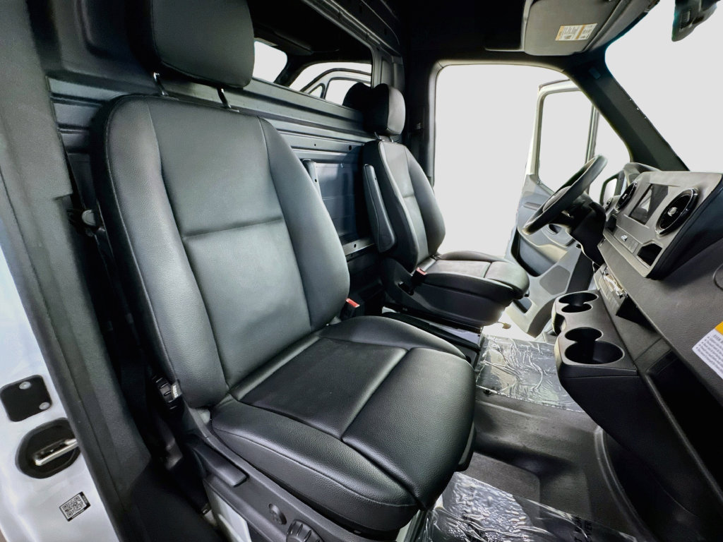 Used 2023 Mercedes-Benz Sprinter 2500 image 34