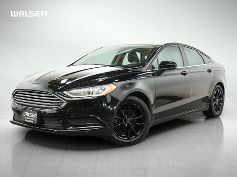 Used 2017 Ford Fusion SE w/ Fusion SE Technology Package FWD image 1