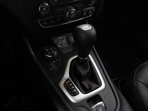 Used 2018 Jeep Cherokee Trailhawk w/ Cold Weather Group image 22