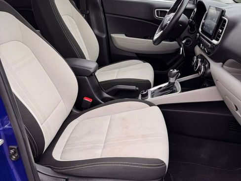 Used 2022 Hyundai Venue SEL FWD image 11