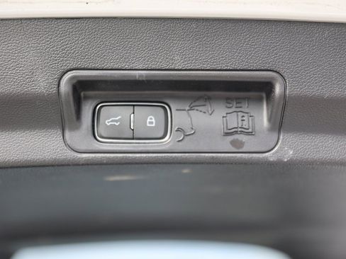 Used 2022 Ford Explorer XLT w/ Equipment Group 202A image 16