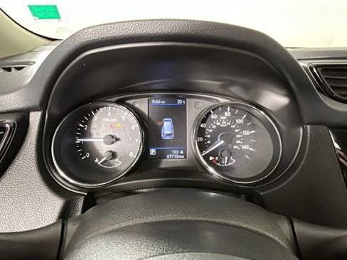 Used 2020 Nissan Rogue S FWD image 17