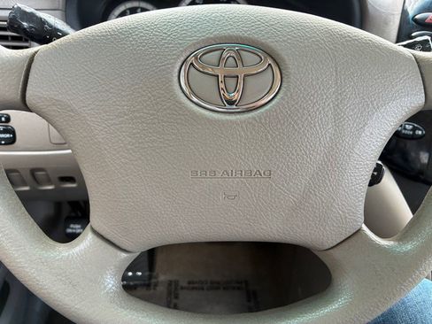 Used 2005 Toyota Sienna CE image 10