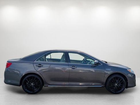 Used 2014 Toyota Camry XLE image 4