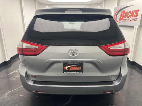 Used 2015 Toyota Sienna LE image 24
