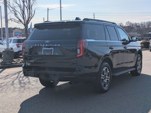 Certified 2025 Ford Expedition Active image 4