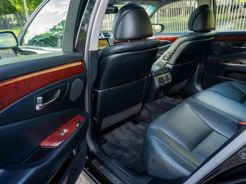 Used 2012 Lexus LS 460 w/ Comfort Pkg RWD image 13