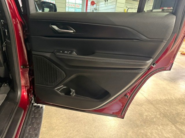 Used 2024 Jeep Grand Cherokee L Altitude AWD/4WD image 14