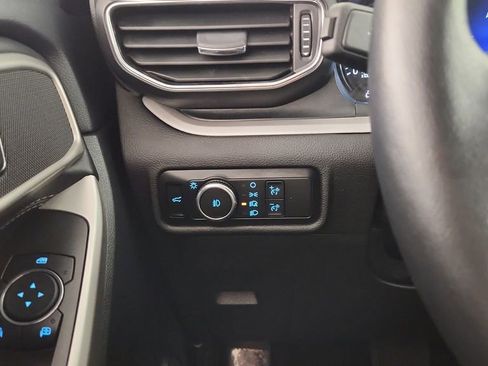 Used 2023 Ford Explorer XLT w/ Equipment Group 202A AWD/4WD image 23