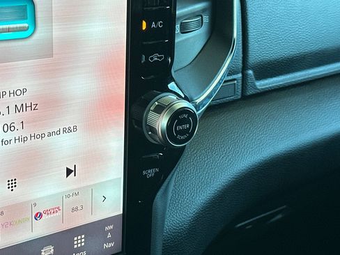 Used 2025 RAM 1500 Laramie image 30