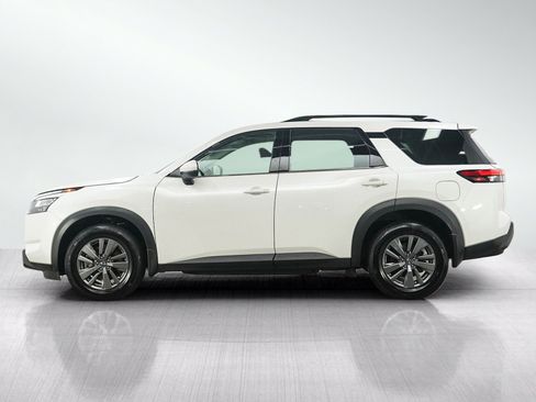 Used 2024 Nissan Pathfinder SV AWD/4WD image 2